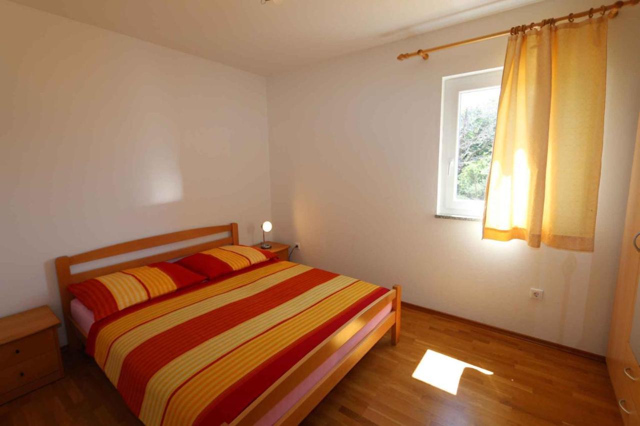 Apartment In Silo/insel Krk 13430