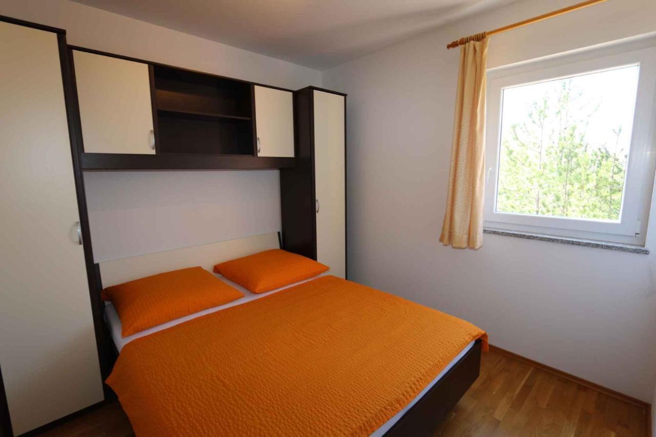 Apartment In Silo/insel Krk 13430