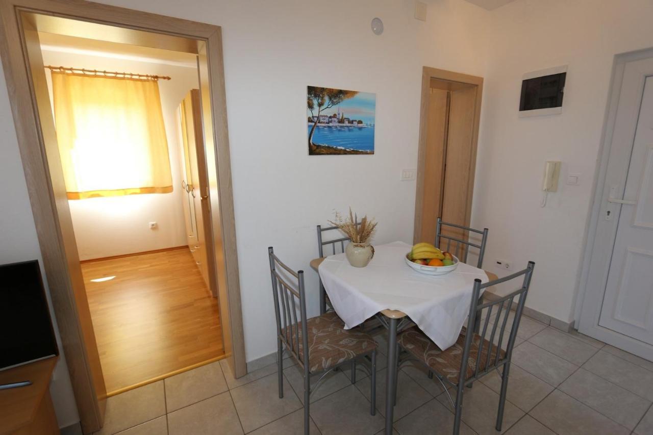 Apartment In Silo/insel Krk 13430 *